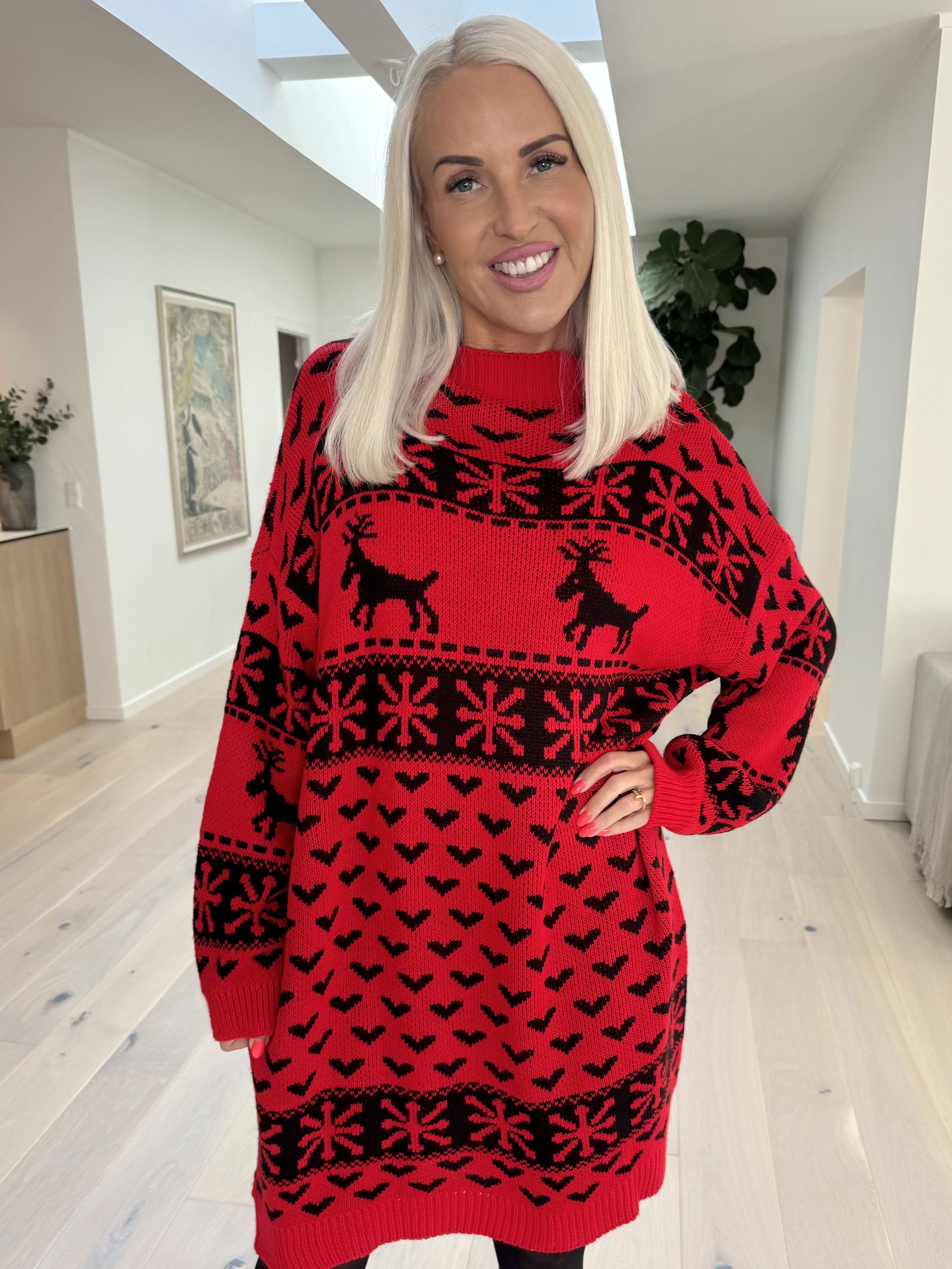 Rudolf - Sød strikkjole med julemotiver